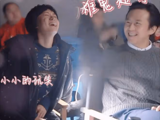 鄧超《中國桌球》首映,兒女均有參演,兄妹倆摘口罩上台顏值超高