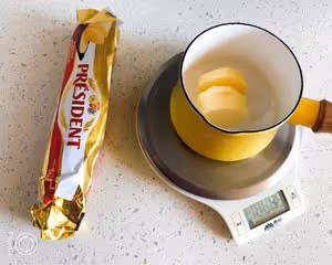 簡易版黃油餅乾底牛奶芝士慕斯蛋糕