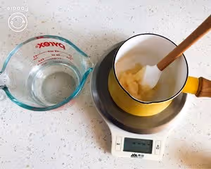 簡易版黃油餅乾底牛奶芝士慕斯蛋糕
