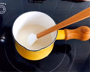 簡易版黃油餅乾底牛奶芝士慕斯蛋糕
