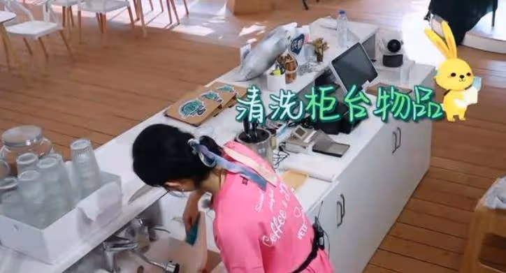 被吐槽後節目組終於服軟,播出趙麗穎幹活畫面,看清才知穎寶有多辛苦