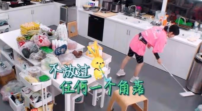 被吐槽後節目組終於服軟,播出趙麗穎幹活畫面,看清才知穎寶有多辛苦