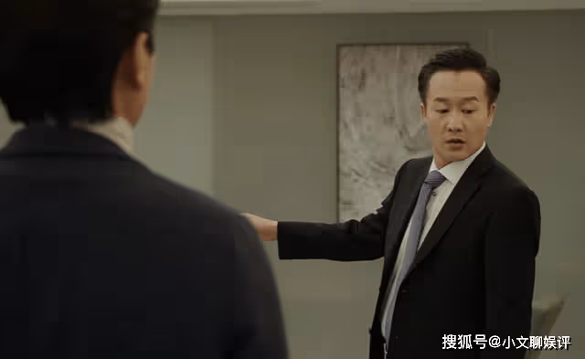 《縱有疾風起》爍冰深陷醜聞,忙著洗白的她,扯破了公關界的遮羞布