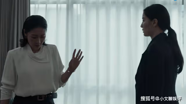 《縱有疾風起》爍冰深陷醜聞，忙著洗白的她，扯破了公關界的遮羞布