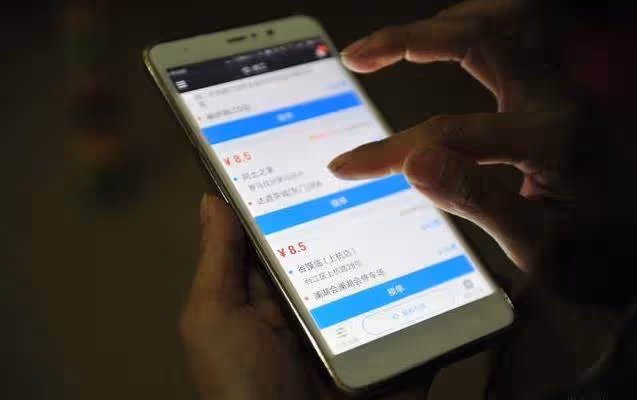 父不管!單親媽帶著9歲癲癇兒子送外賣,一天奔波十幾小時,跑到電動車沒電,從不敢休息:為了孩子多累都願意