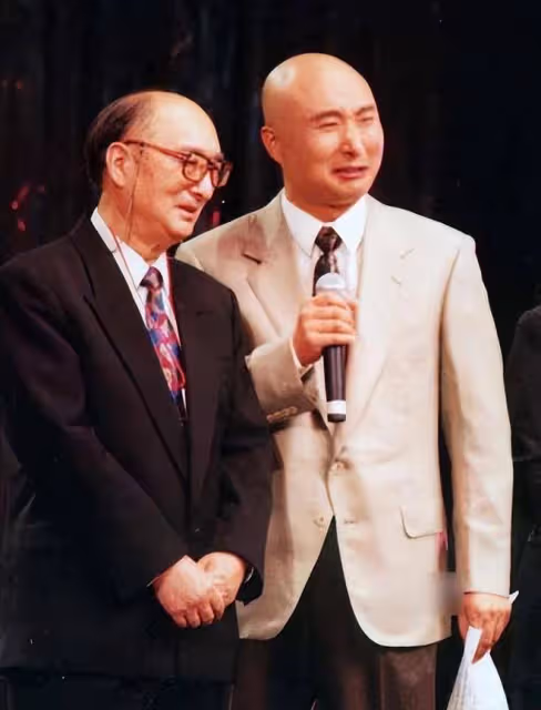 陳強遺孀李玉潔因新冠病逝,享壽91歲,兒子陳佩斯陪母親最後一程