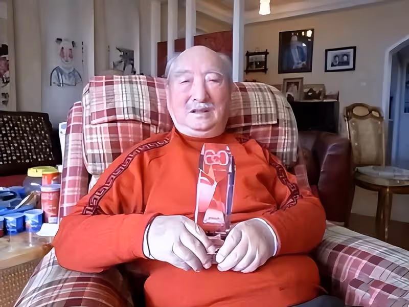 陳強遺孀李玉潔因新冠病逝,享壽91歲,兒子陳佩斯陪母親最後一程