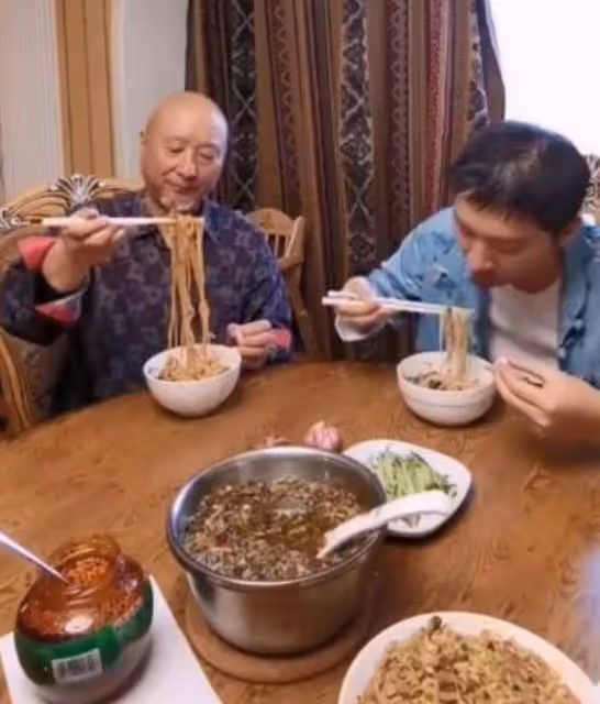 陳強遺孀李玉潔因新冠病逝,享壽91歲,兒子陳佩斯陪母親最後一程