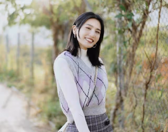 香港知名女星婚後卷富豪飯局！因醜聞事業盡毀，轉型成百萬網紅