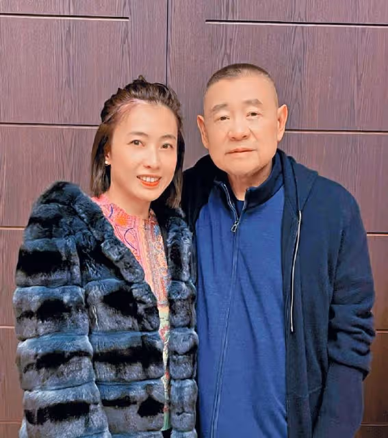 劉鑾雄太太甘比：深夜發歌詞，每一句都犀利辛辣，詛咒惡人遭報應