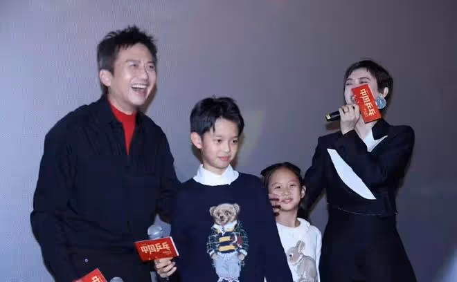 鄧超孫儷帶兒女出席看片禮，一家四口如同複製粘貼，等等帥氣被贊