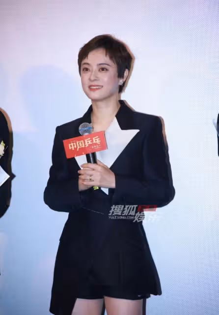 鄧超孫儷帶兒女出席看片禮，一家四口如同複製粘貼，等等帥氣被贊