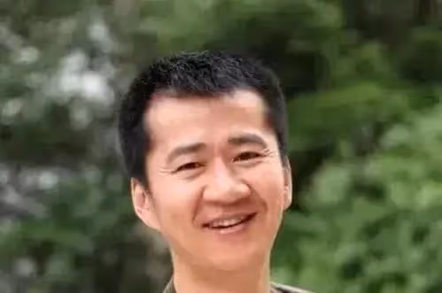 李嘉明千里進京感謝恩人游本昌老師，網友驚訝道還有這個故事