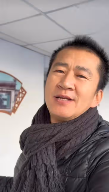 李嘉明千里進京感謝恩人游本昌老師,網友驚訝道還有這個故事