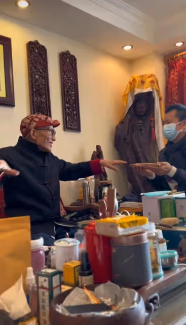 李嘉明千里進京感謝恩人游本昌老師,網友驚訝道還有這個故事