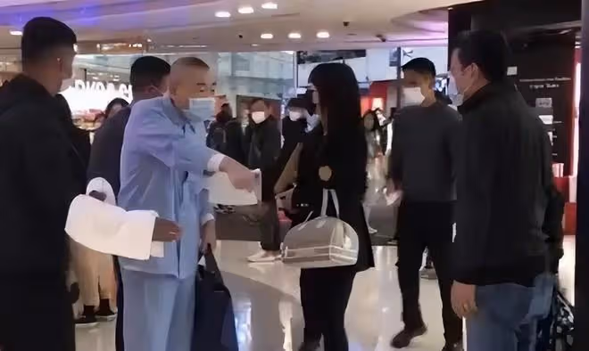 李嘉欣做的這兩件事,真的好有手段