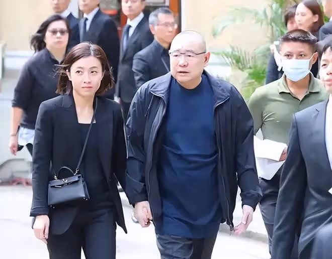 李嘉欣做的這兩件事，真的好有手段