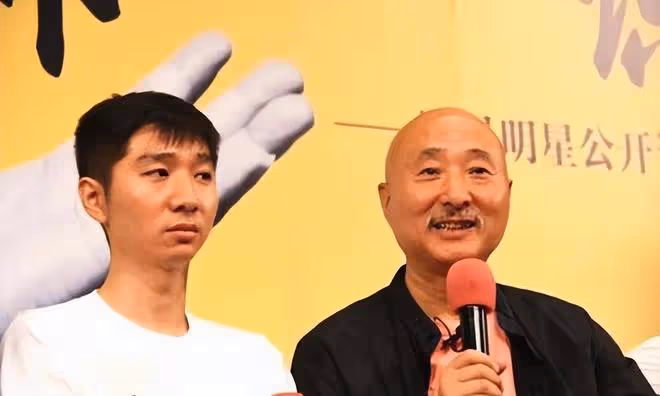 曝陳佩斯母親因病去世!生前精神好突遭惡化,全家人悲痛悼念