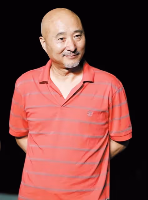 曝陳佩斯母親因病去世!生前精神好突遭惡化,全家人悲痛悼念