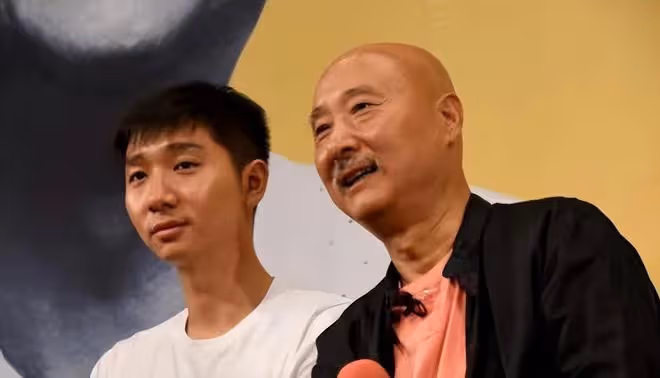曝陳佩斯母親因病去世!生前精神好突遭惡化,全家人悲痛悼念