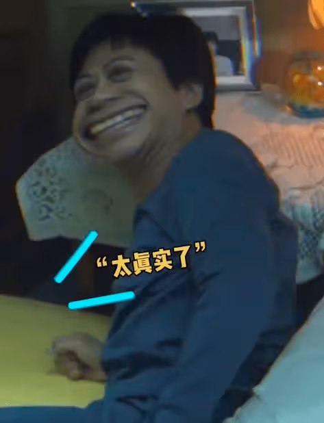 鄧超孫儷一家出席新電影首映禮，等等長相十分帥氣，小花害羞緊張