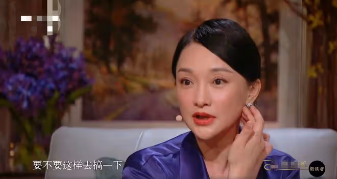 周迅在什剎海玩溜冰！穿千元衣嬌俏似少女，與小13歲男友感情穩定
