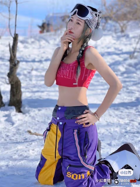 女星脫滑雪衣辣拍「雪比基尼」驚見老外偷拍搭訕！乘機邀吃飯下場曝光