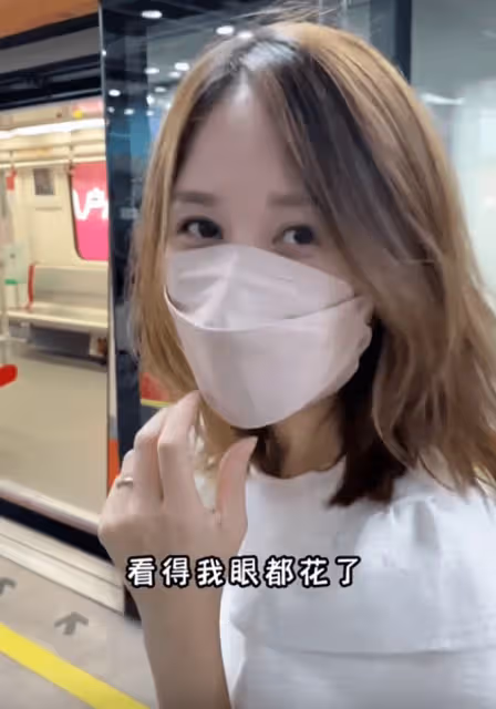 「小郡主」鄺文珣返港過年,5個月未見女兒哭紅眼,倆兒子像爸爸