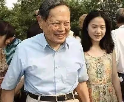 翁帆:掌握楊振寧的財政大權卻各種節約,打包剩飯,捨不得買衣服