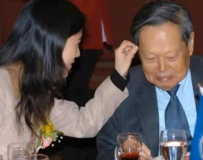 翁帆:掌握楊振寧的財政大權卻各種節約,打包剩飯,捨不得買衣服