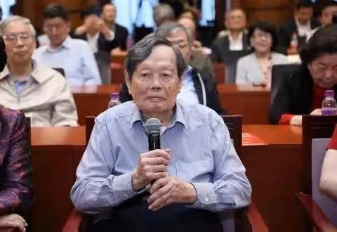 翁帆:掌握楊振寧的財政大權卻各種節約,打包剩飯,捨不得買衣服