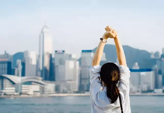 婆婆讓我老公辭職帶她去旅遊,說反正我娘家有錢,他不上班沒關係