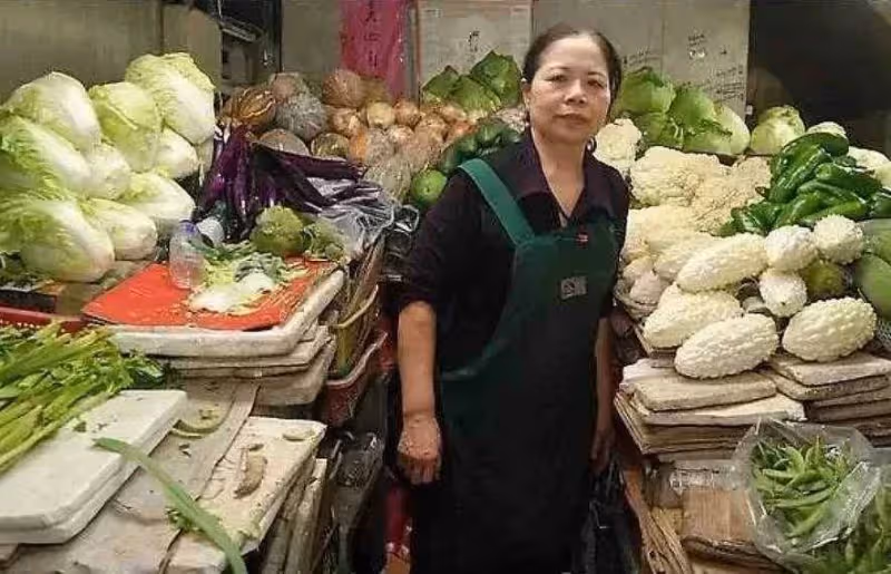 台東62歲賣菜阿姨陳樹菊,每日工作18小時,48年不間斷,賺上千萬全捐出,網讚:平凡而又偉大!