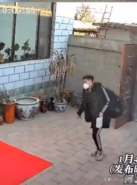 男子父母皆已去世,兒子過年回到空蕩蕩的家裡,打開門他心酸落淚,網嘆:父母不在,何以為家?