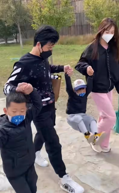 謝孟偉：首次直播間回應，北京三套四合院，多處房產，價值8個億