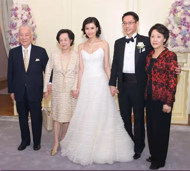 甘比終於出手,發文惡人遭報應,李嘉欣疑似隔空做出回應