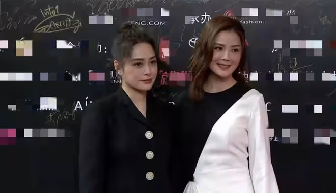 女星走紅毯猶如「照妖鏡」,誰在優雅老去,誰在瘋狂填充?