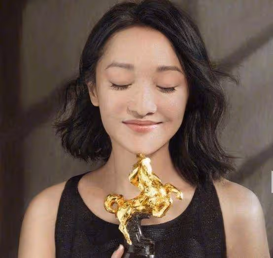 差點兒和王菲成為妯娌的周迅:愛情來時狠狠愛,愛情走時不回頭
