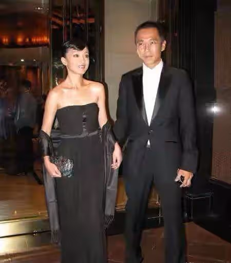 差點兒和王菲成為妯娌的周迅:愛情來時狠狠愛,愛情走時不回頭