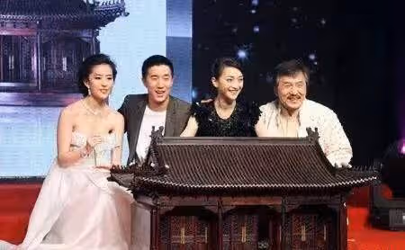 差點兒和王菲成為妯娌的周迅:愛情來時狠狠愛,愛情走時不回頭