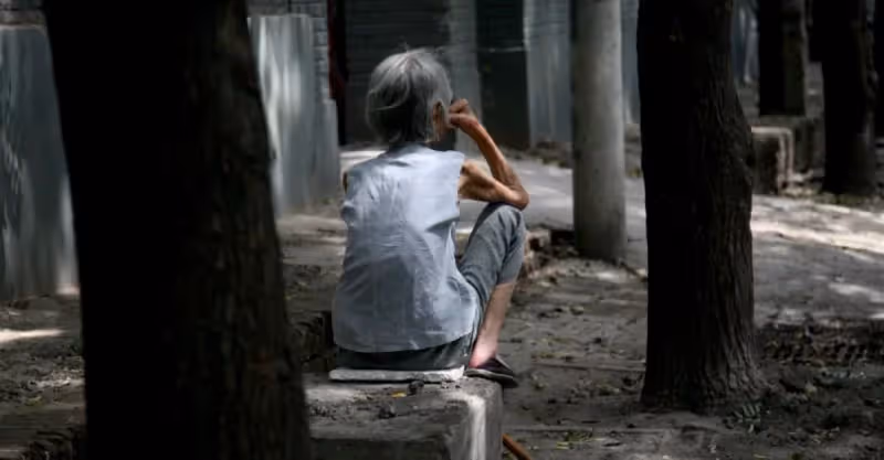 贍養三年，直到有人來找才知道，老人竟並非乞丐，身份不簡單