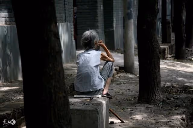 贍養三年,直到有人來找才知道,老人竟並非乞丐,身份不簡單