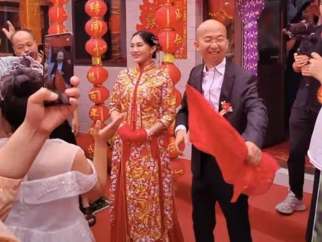 人不可貌相！巨興茂美女老婆已經懷孕，住豪宅會過日子夫妻很恩愛