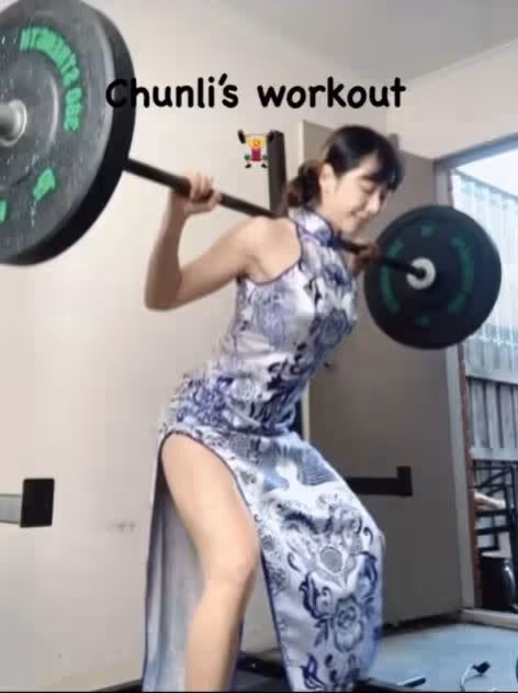 「真人春麗」高衩旗袍深蹲!本尊竟是理工女神 網驚呆狂重播:戀愛了