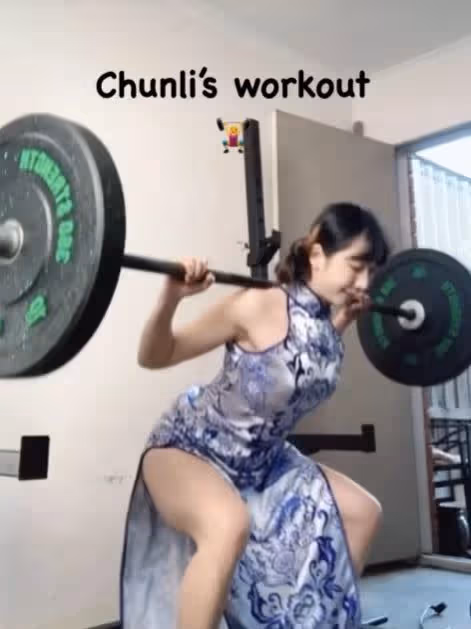 「真人春麗」高衩旗袍深蹲!本尊竟是理工女神 網驚呆狂重播:戀愛了