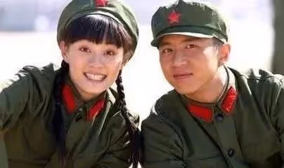 與郝蕾分手後,鄧超選擇孫儷,如今一家四口同框,羨煞旁人