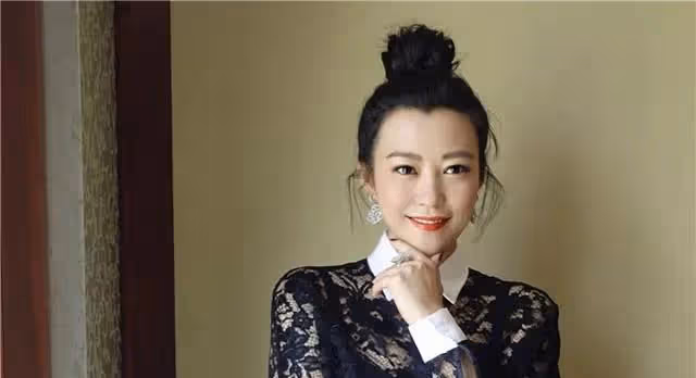 與郝蕾分手後,鄧超選擇孫儷,如今一家四口同框,羨煞旁人