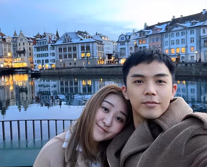 28歲男星與富婆妻子度蜜月，周遊列國太愜意，女方承擔一切開銷