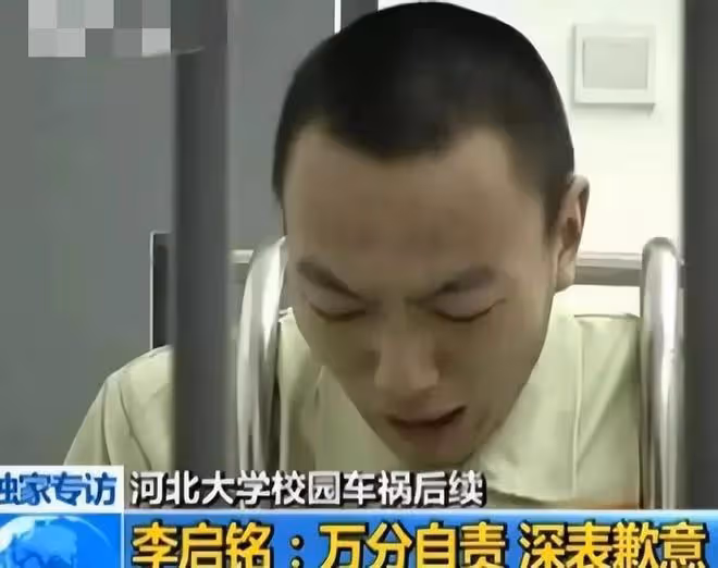 13年前叫囂「我爸是李剛」的李啟銘，出獄後刷牆為生，父親已失聯