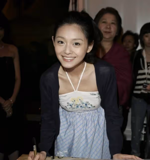 大S一直自稱「美女」，看完她年輕時候的照片，我才信了：氣質不簡單